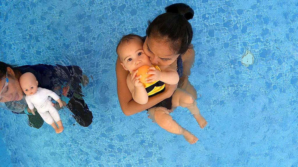 mum and baby in the pool at Bangkok Swim Academy