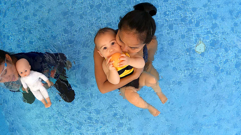 Mother and Baby classes at Bangkok Swim Academy